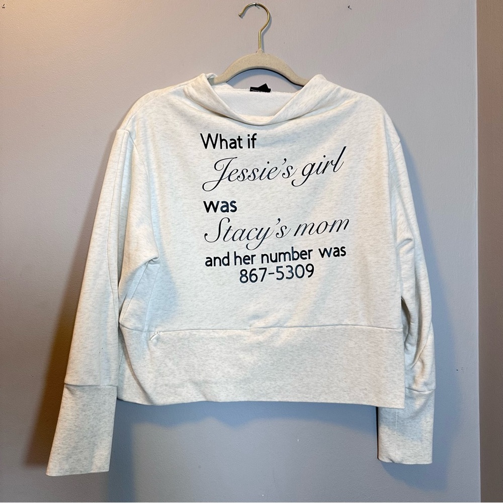 Graphic Crop Hoodie in Light Heather Gray